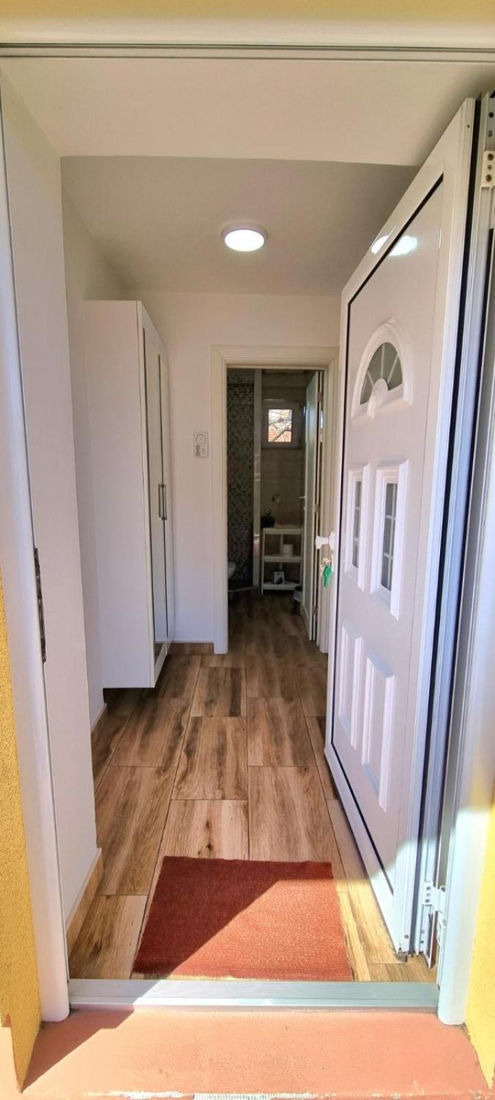 "My Life" Luxury River Apartments Ni Exteriör bild
