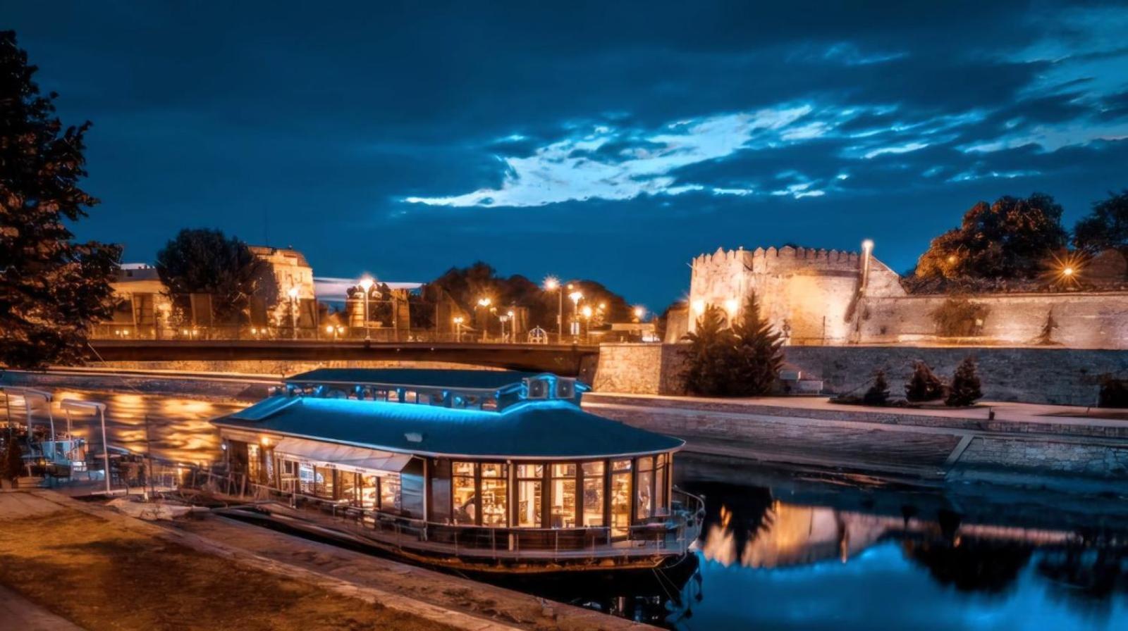 "My Life" Luxury River Apartments Ni Exteriör bild